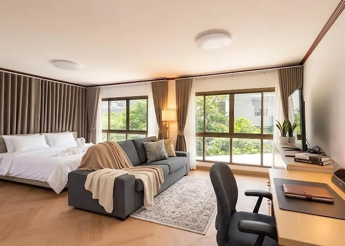 Luxury 3br 230sqm 5 Min To Bts Sukhumvit 26 公寓