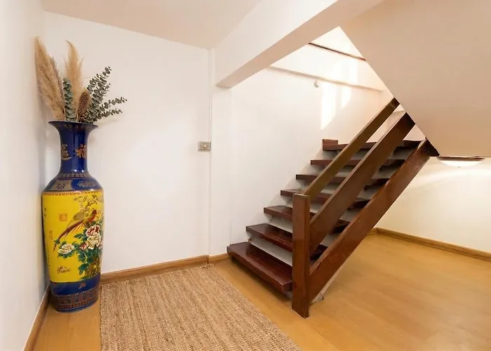 Luxury 3br 230sqm 5 Min To Bts Sukhumvit 26 曼谷