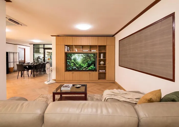 Luxury 3br 230sqm 5 Min To Bts Sukhumvit 26 * 曼谷