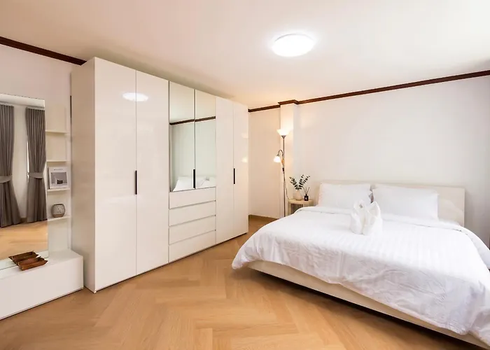 Luxury 3br 230sqm 5 Min To Bts Sukhumvit 26 *
